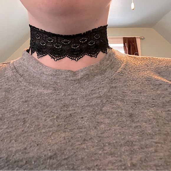 Lace Choker *brand unknown but purchased at the Bay-St. Vital Mall-Winnipeg,MB* - Picture 1 of 7